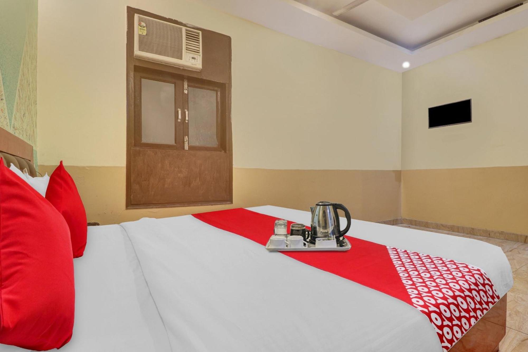 Hotel O Prince Home Stay Near Ambience Mall 新德里 外观 照片
