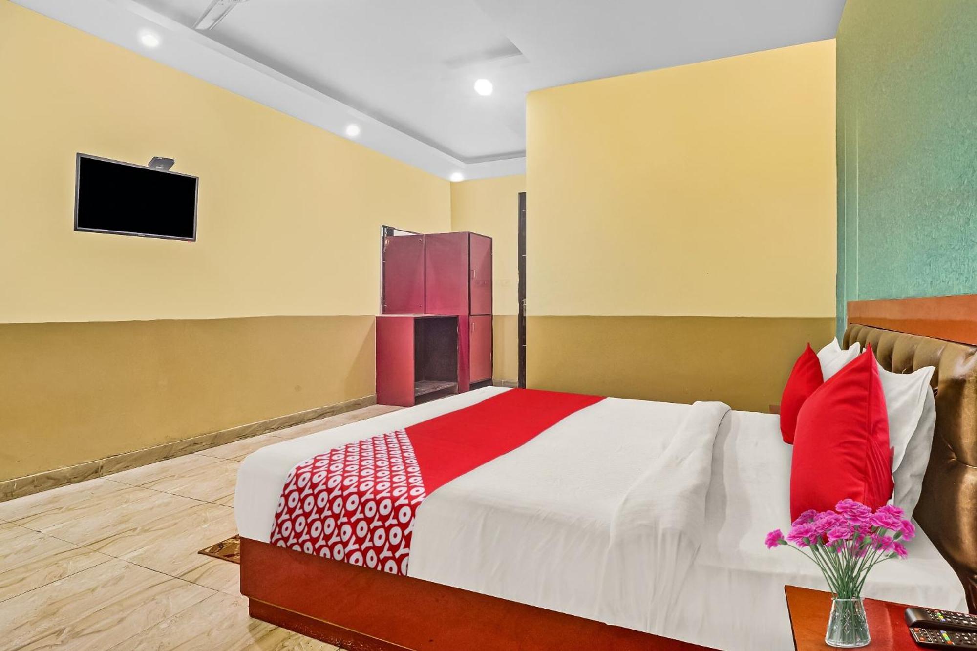 Hotel O Prince Home Stay Near Ambience Mall 新德里 外观 照片