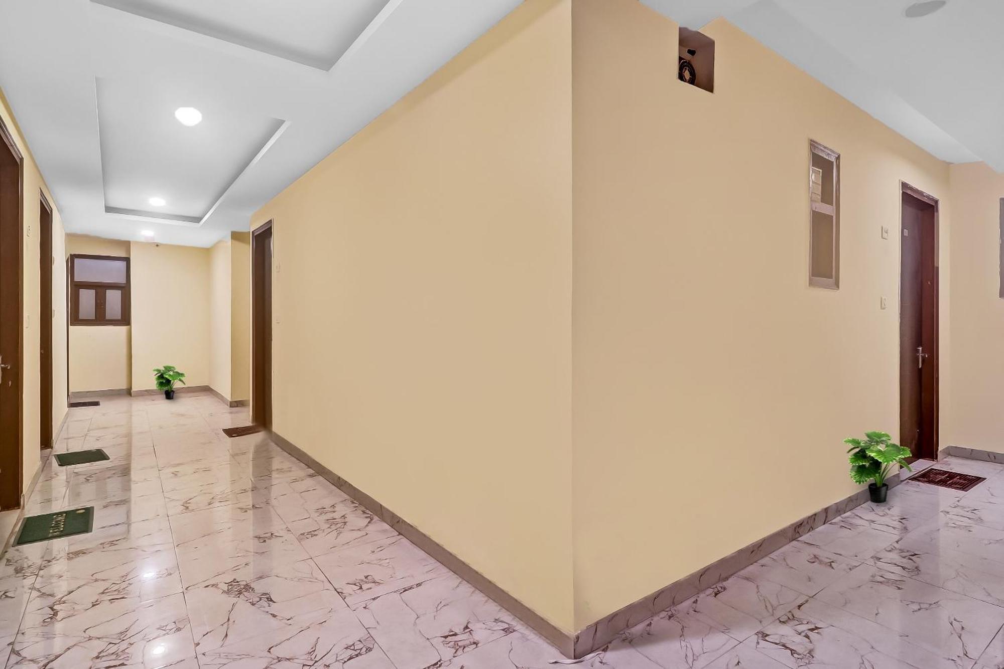 Hotel O Prince Home Stay Near Ambience Mall 新德里 外观 照片
