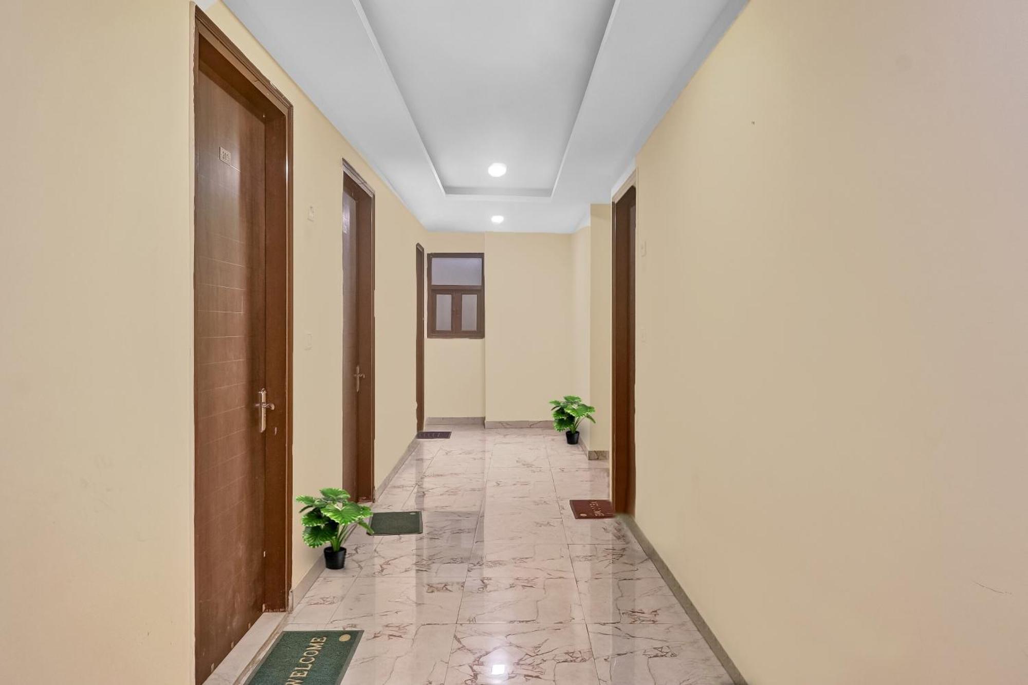 Hotel O Prince Home Stay Near Ambience Mall 新德里 外观 照片